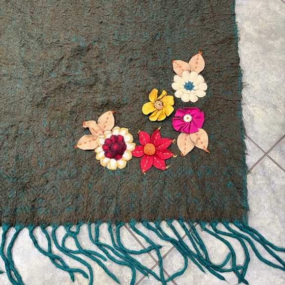 Pier 1 Woolish Floral Knit 48x64 Throw Blanket Teal Brown Needle Felted Flowers - Picture 2 of 7